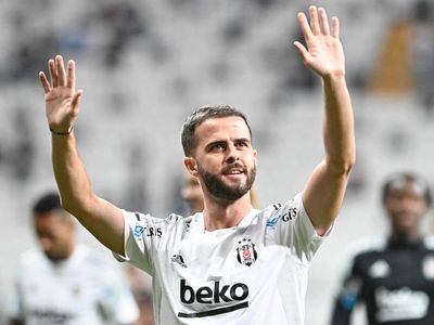 Beşiktaş'ın Boşnak Yıldızı Miralem Pjanic'e Tepkiler Büyüyor!