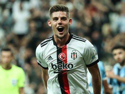 Beşiktaş'ın futbolcusu Francisco Montero ülkesinde dikkat çeken açıklamalara yer verdi! Futbolcu bir gün yeniden İspanya'da forma giymek istediğini açıkladı