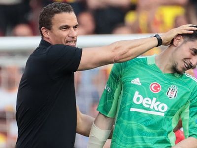 Beşiktaş'ın genç kalecisi Emre Bilgin, Ümit Milli Takım kampında Ersin Destanoğlu'nun yolundan ilerlemek istediğini söyledi
