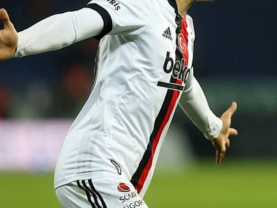 Beşiktaş'ın genç yıldızı Emirhan İlkhan, Trabzonspor derbisinde forma giyemeyecek
