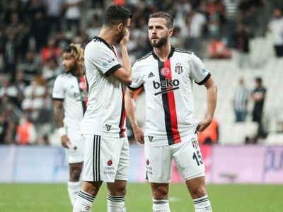 Beşiktaş'ın Süper Lig'de Trabzonspor ile oynayacağı derbi öncesi Josef de Souza ve Miralem Pjanic'in durumu belli oluyor