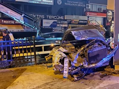 Beşiktaş'ta Direksiyon Hakimiyetini Kaybeden Araç Hurdaya Döndü!