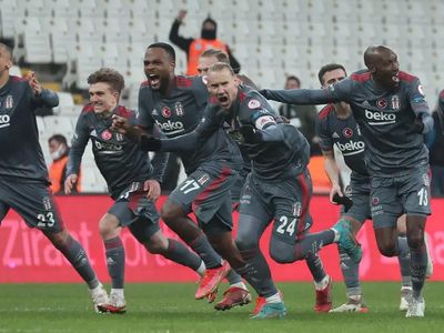 Beşiktaş'ta Oğuzhan Özyakup'un Sakatlığı İle İlgili Açıklama Yapıldı