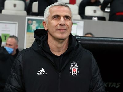 Beşiktaş'ta Önder Karaveli, Galatasaray maçı öncesi futbolcularına uyarılarda bulundu