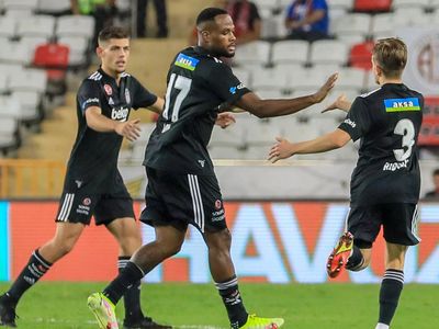 Beşiktaş'ta Rıdvan Yılmaz Sakatlığı Nedeniyle Ajax Maçı Kadrosundan Çıkarıldı