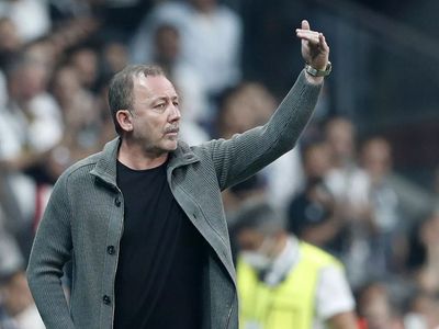 Beşiktaş'ta Sergen Yalçın Borussia Dortmund'a Karşı Oynanan Oyundan Memnun!