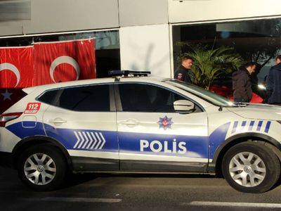Beşiktaş’ta silahlı saldırı: Otomobil galerisine kurşun yağdırdılar