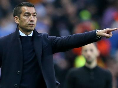 Beşiktaş'ta Van Bronckhorst sesleri: Alacağı ücret belli oldu