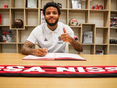 Beşiktaş'tan ayrılan Rosier yeni takımıyla pozunu verdi: Yapılacak çok güzel şeyler var