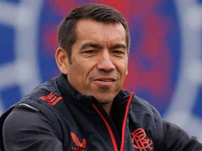 Beşiktaş'tan ayrılan ve Glasgow Rangers'a giden Rıdvan Yılmaz'a yeni takımının teknik direktörü Giovanni van Bronckhorst'tan övgü dolu sözler geldi!