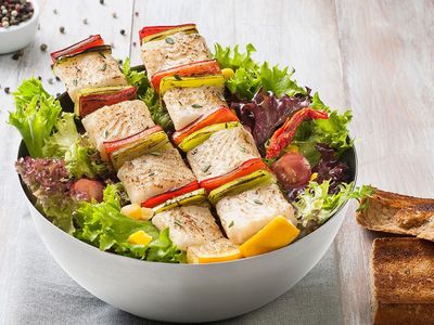Besinler İlacınızdır! Somonlu Salata Tarifi, Somonlu Salata Nasıl Yapılır?