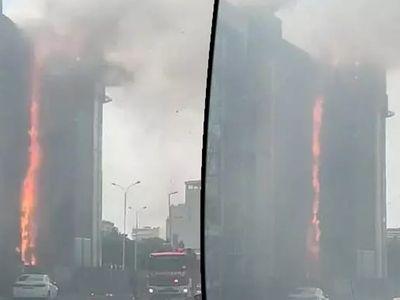 Beylikdüzü'nde iş merkezinde yangın: Bölgeye çok sayıda itfaiye ekibi sevk edildi