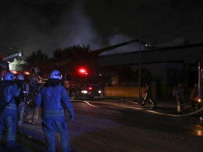 Beylikdüzü’nde korkutan yangın: Tesis alevlere teslim oldu