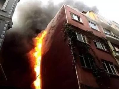 Beyoğlu’nda korku dolu anlar: 5 katlı binada yangın çıktı