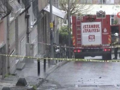 Beyoğlu'nda korkutan patlama! Yeraltı kablolarında patlama meydana geldi