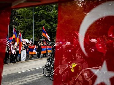 Biden'ın 'soykırım' Açıklamalarına Türkiye'nin Washington Büyükelçiliği Önünde  Protesto Edildi!