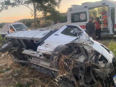 Bigadiç'te kamyonet şarampole uçtu, bir kişi yaralandı