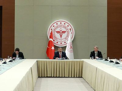 Bilim Kurulu Toplantısı bugün mü yapılacak, ne zaman? Toplantıda masada olacak konular neler? 2 Mart Bilim Kurulu Toplantısı maske yasağı açıklaması gelecek mi?