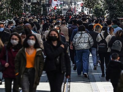 Bilim Kurulu üyesi Özlü pandemi süreciyle ilgili konuştu: Açık havada maske artık önemsiz!