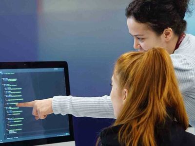 Bilişim uzmanı nedir, nasıl olunur? Bilişim uzmanı olmak için alınması gereken eğitimler