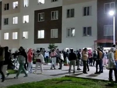 Bingöl'de Kız Öğrenci Yurduna Erkek Girdi! Öğrenciler Yurt Önünde Eylem Yaptı