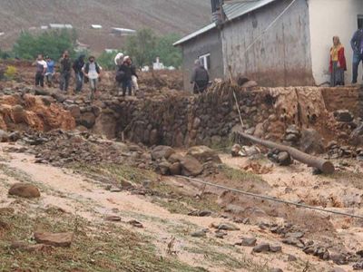 Bingöl'de Korkutan Sel; Evler Su Altında Kaldı