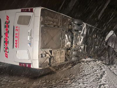 Bingöl'de yolcu otobüsü devrildi: Onlarca yaralı hastaneye kaldırıldı