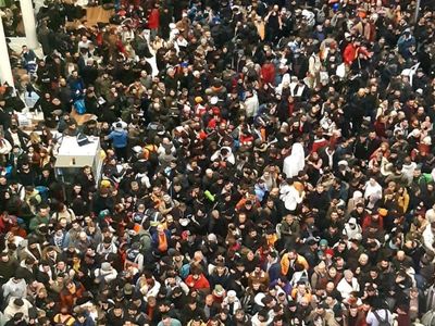 Binlerce deprem gönüllüsü İstanbul Havalimanı’na koştu: Terminalde uzun kuyruklar oluştu