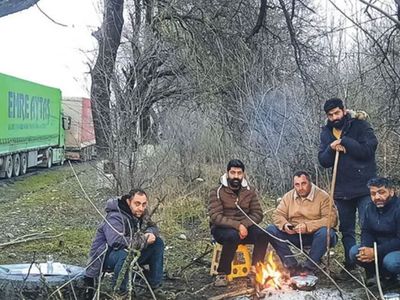 Binlerce Türk şoför günlerdir mahsur, en temel ihtiyaçlarını bile gideremiyorlar!