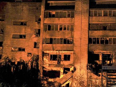 Bir haftada ikinci kez yaşandı: Savaş uçağı yerleşim yerine düştü