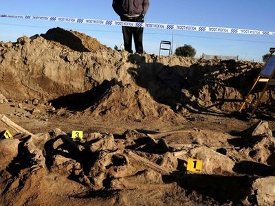 Bir katliam ortaya çıktı: Çöp torbalarının içinde 1086 kişiye ait kalıntılara rastlandı!