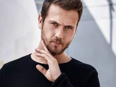 Bir süredir ekranlarda yer almayan Aras Bulut İynemli’nin yeni projesinde ki partneri Emma Watson oldu