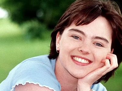 Bir süredir kanser tedavisi gören ünlü oyuncu Melanie Clarke Pullen hayata gözlerini yumdu