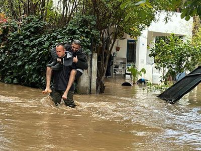 Bodrum'da hayat felç oldu: 4 kişi evde mahsur kaldı