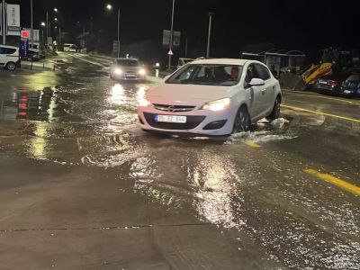 Bodrum'da yine aynı manzara: Ana isale hattı patladı, yollar göle döndü!