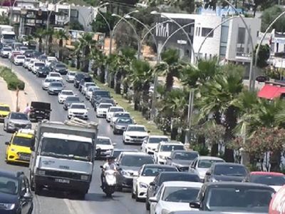 Bodrum'dan rekor araç geçişi! Bayram sonrası trafik kitlendi 100 bin araç Bodrum'dan çıkış yaptı
