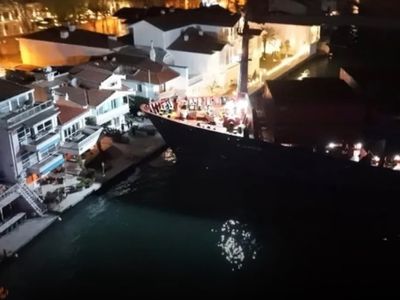 Boğaz’da 148 metrelik gemi yalıya metreler kala oturdu