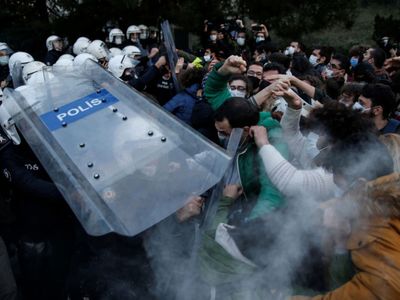 Boğaziçi Üniversitesi'nde Yeni Rektör Naci İnci'ye Sert Protesto!