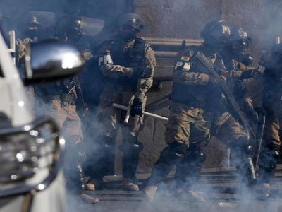 Bolivya’da ordudan darbe girişimi: Askerler başkanlık sarayını bastı