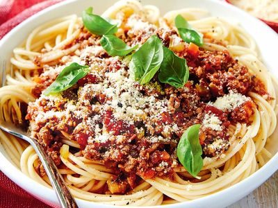 Bolonez Soslu Makarna Tarifi