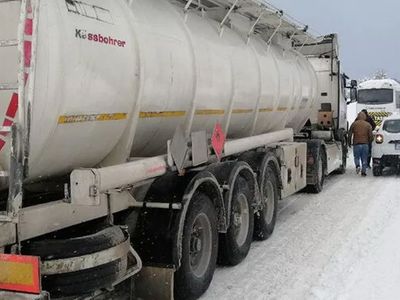 Bolu Dağı Tüneli’nde Ulaşıma Kar Engeli: İstanbul Yönü Trafiğe Kapatıldı!