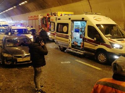 Bolu Dağı Tüneli'ndeki zincirleme kazanın güvenlik kamerası görüntüleri