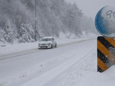 Bolu Dağı'nda Kar ve Tipi Etkili Oluyor