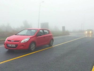 Bolu Dağı’nda sis ve sağanak etkili oldu: Ulaşım güçlükle ilerliyor