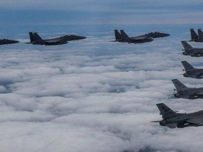 Bombardıman uçakları bölgeyi ısıttı: Bakanlıktan açıklama geldi