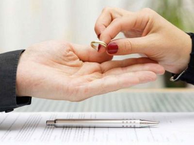 Boşanma Davasında Bir İlk: Kadın Boşandığı Eski Kocasına Nafaka Ödeyecek!