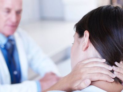 Boyun ağrısı neden olur? Boyun ağrısına ne iyi gelir? Boyun ağrısını geçirecek 6 çözüm
