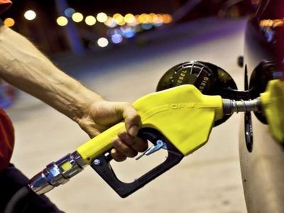 Brent petrolden beklenen haber geldi! 86 TL'lik dev düşüş yüzleri güldürdü! Akaryakıtta zor günler son buluyor depoları doldurmaya hazır olun!