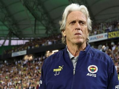 Bright Osayi Samuel Jorge Jesus'un antrenmanlarının takımı çok zorladığını söyledi