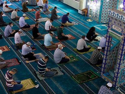 Bugün camilerde Cuma namazı kılınacak mı? 11 Mart bugün camiler açık mı?